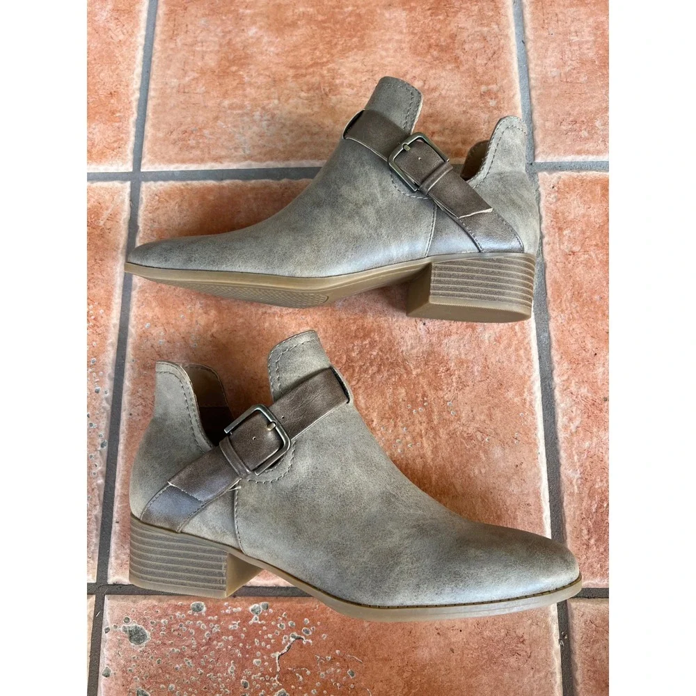 Wonderly Brown Taupe Booties Buckle Cut Out Block Heel Maeve Ankle Boots Sz 8.5M - Picture 2 of 9